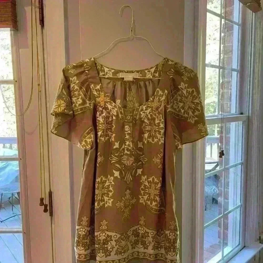 Michael Kors size medium